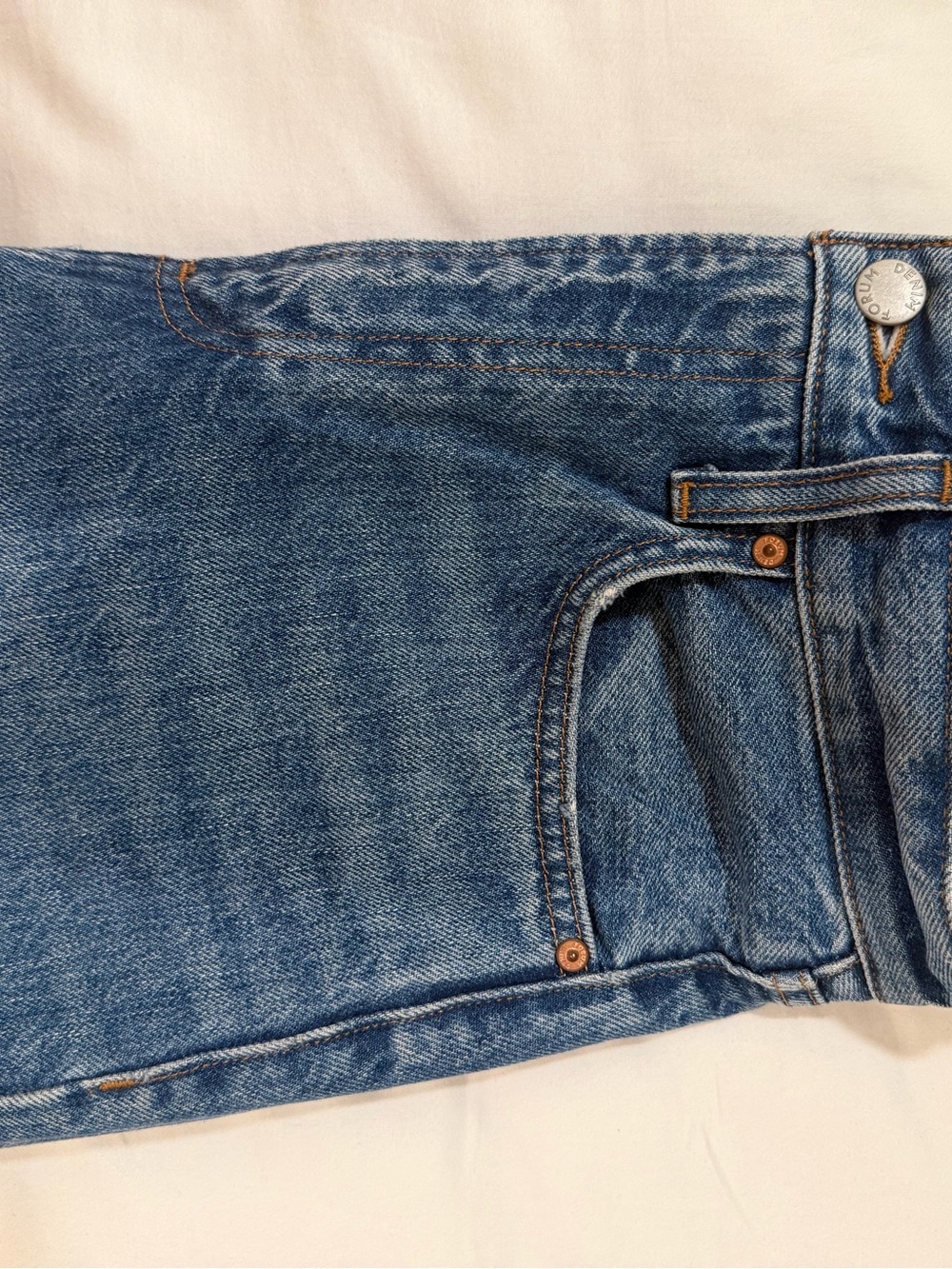 Aritzia Denim Forum 90s High Rise Loose Cuff - Dark Wash - Picture 4 of 5